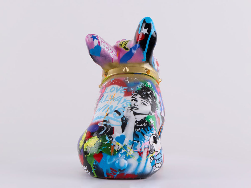 Bulldog - Love Always Wins (Roomset)